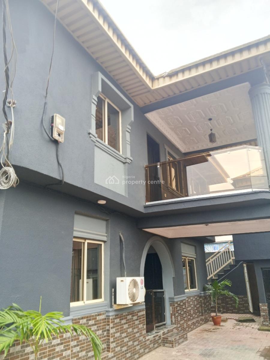Sharp 3 Bedroom Upstairs, Bucknor Estate, Isolo, Lagos, Flat / Apartment for Rent