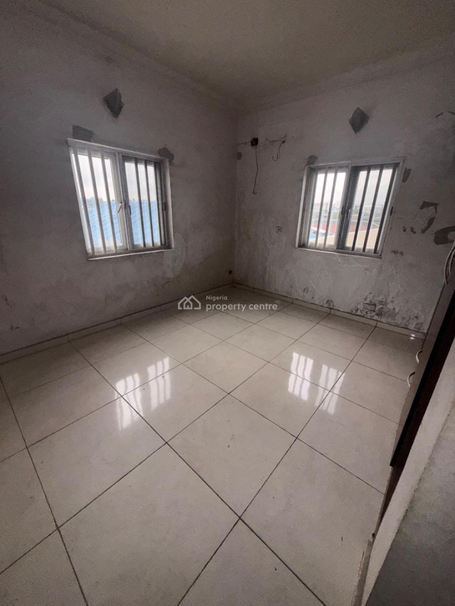 Massive 3bedroom Apartment at Iponri, Surulere, Iponri, Surulere, Lagos, Flat / Apartment for Rent