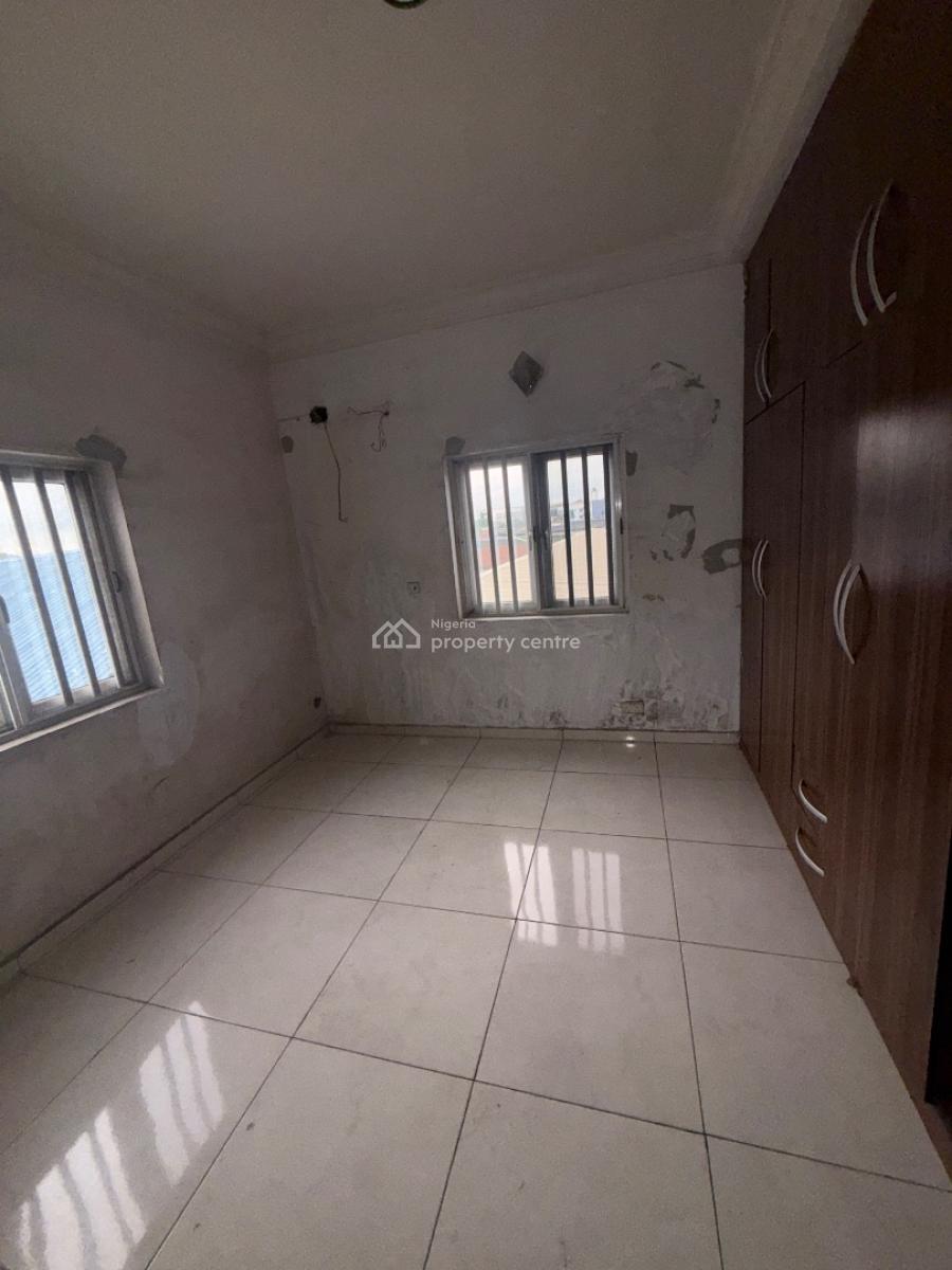 Massive 3bedroom Apartment at Iponri, Surulere, Iponri, Surulere, Lagos, Flat / Apartment for Rent