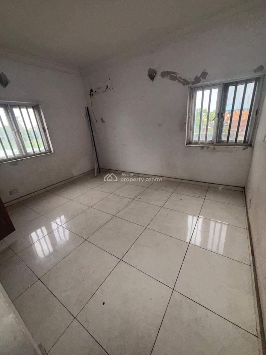 Massive 3bedroom Apartment at Iponri, Surulere, Iponri, Surulere, Lagos, Flat / Apartment for Rent