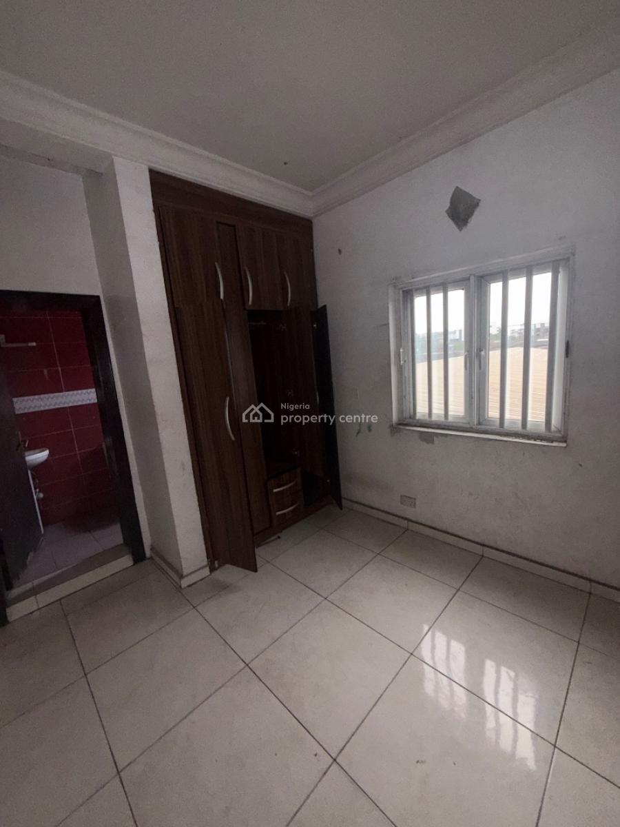 Massive 3bedroom Apartment at Iponri, Surulere, Iponri, Surulere, Lagos, Flat / Apartment for Rent
