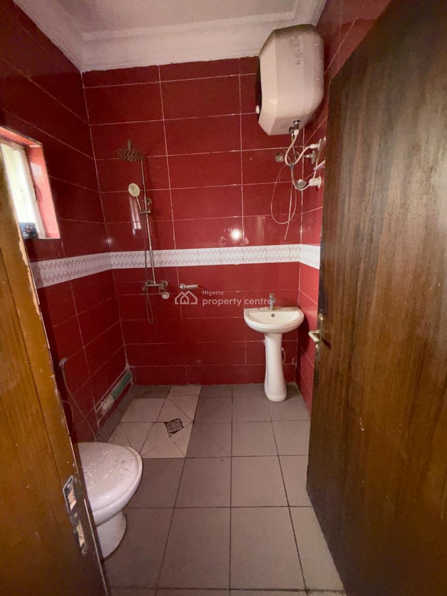 Massive 3bedroom Apartment at Iponri, Surulere, Iponri, Surulere, Lagos, Flat / Apartment for Rent