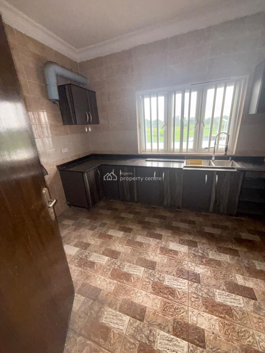 Massive 3bedroom Apartment at Iponri, Surulere, Iponri, Surulere, Lagos, Flat / Apartment for Rent