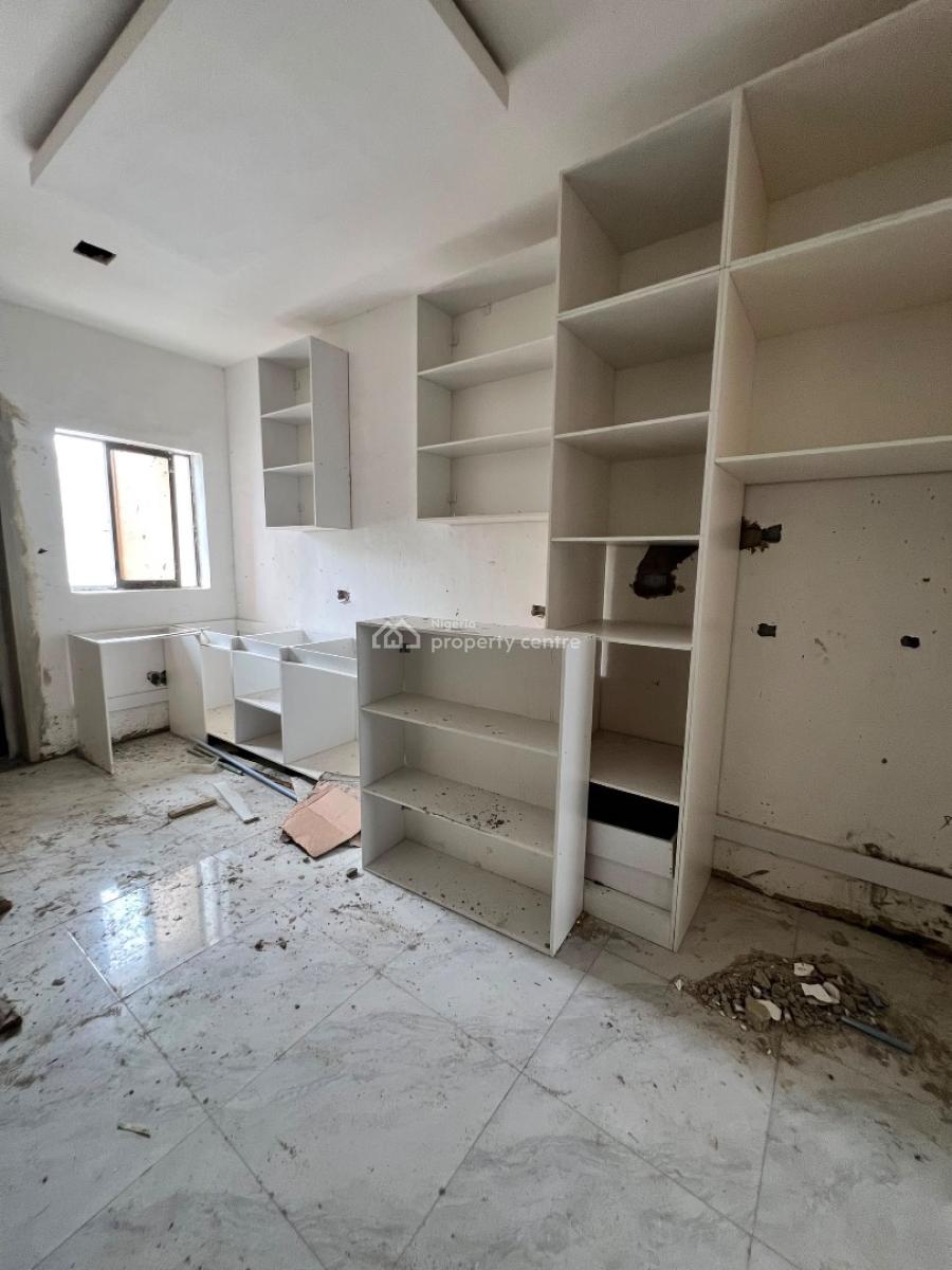 Expansive 3-bedroom Apartment with Bq, Pool, Gym, Elevator & Balcony, Victoria Island (vi), Lagos, Block of Flats for Sale
