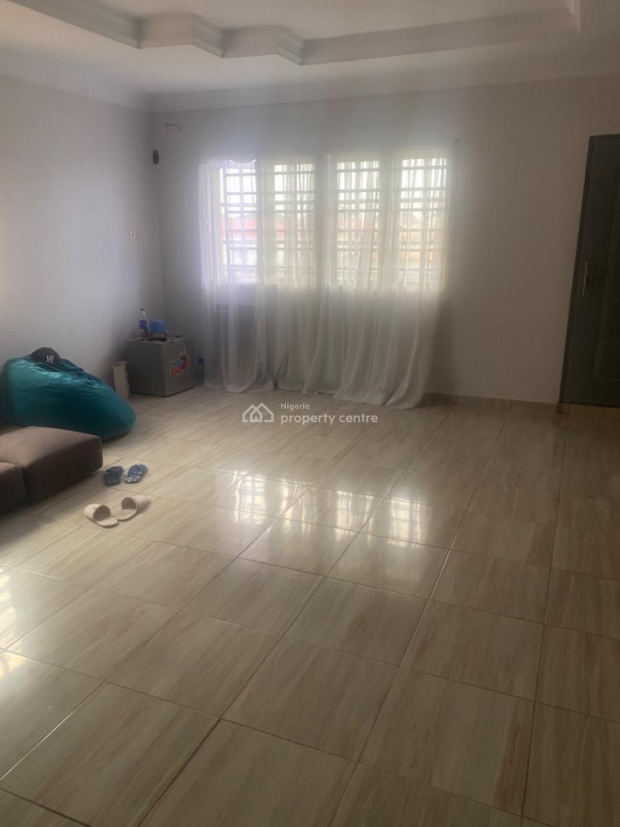 a Lovely Spacious Master Bedroom with a Balcony, Lekki, Lagos, Flat / Apartment for Rent