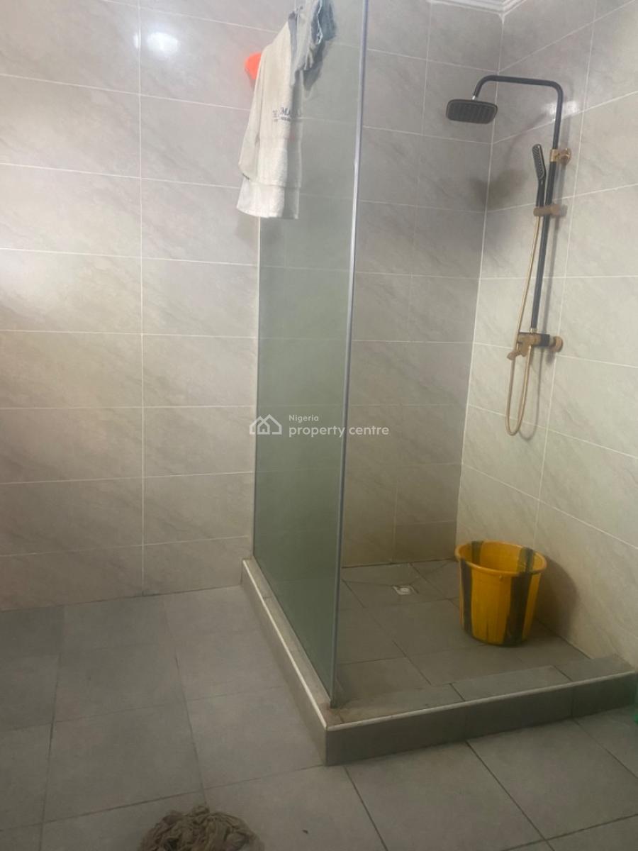 a Lovely Spacious Master Bedroom with a Balcony, Lekki, Lagos, Flat / Apartment for Rent