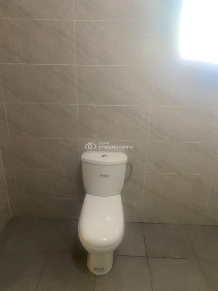 a Lovely Spacious Master Bedroom with a Balcony, Lekki, Lagos, Flat / Apartment for Rent