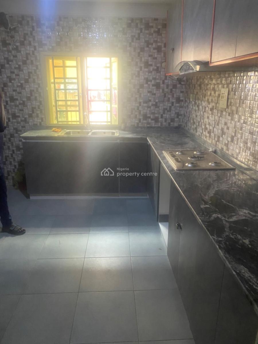 a Lovely Spacious Master Bedroom with a Balcony, Lekki, Lagos, Flat / Apartment for Rent