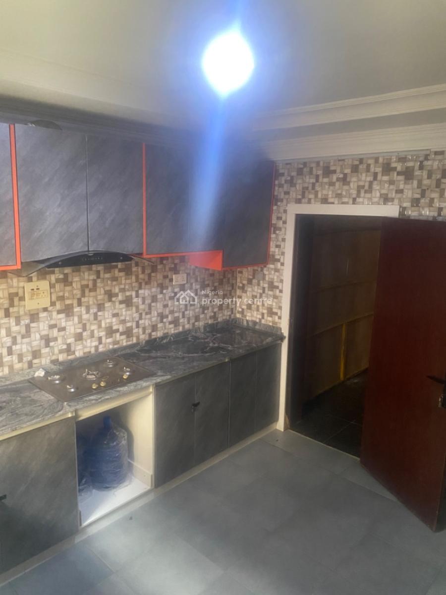 a Lovely Spacious Master Bedroom with a Balcony, Lekki, Lagos, Flat / Apartment for Rent