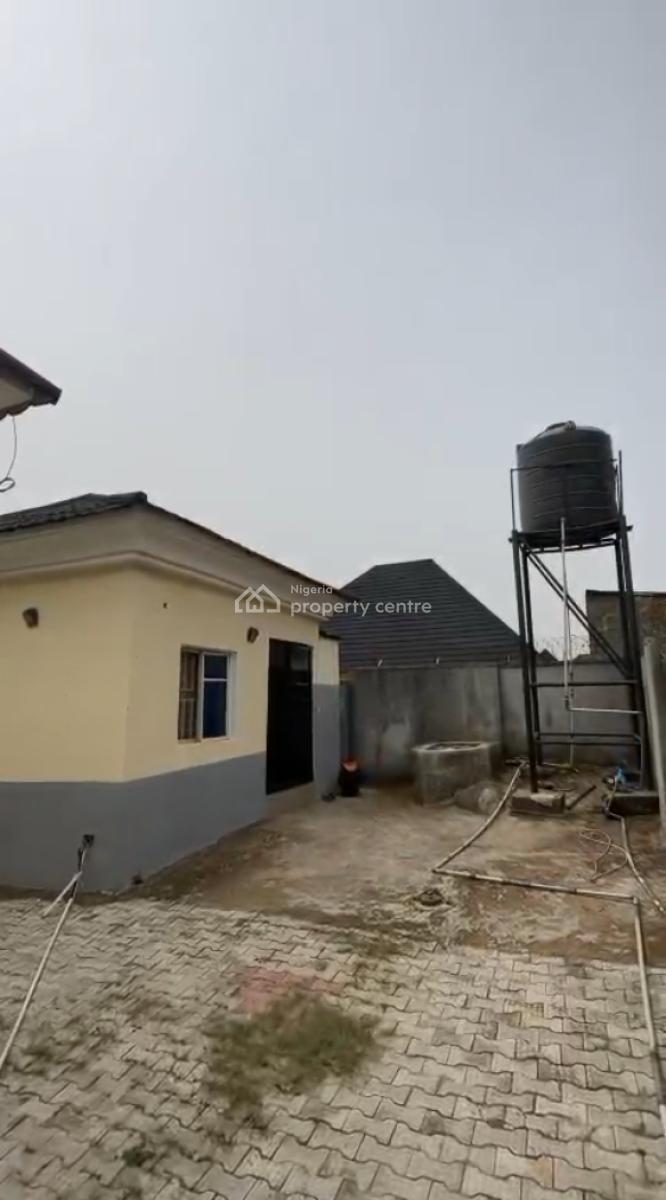 3 Bedroom Bungalow with 2 Room Bq Self Con in Gwarinpa, Gwarinpa, Abuja, Detached Bungalow for Sale