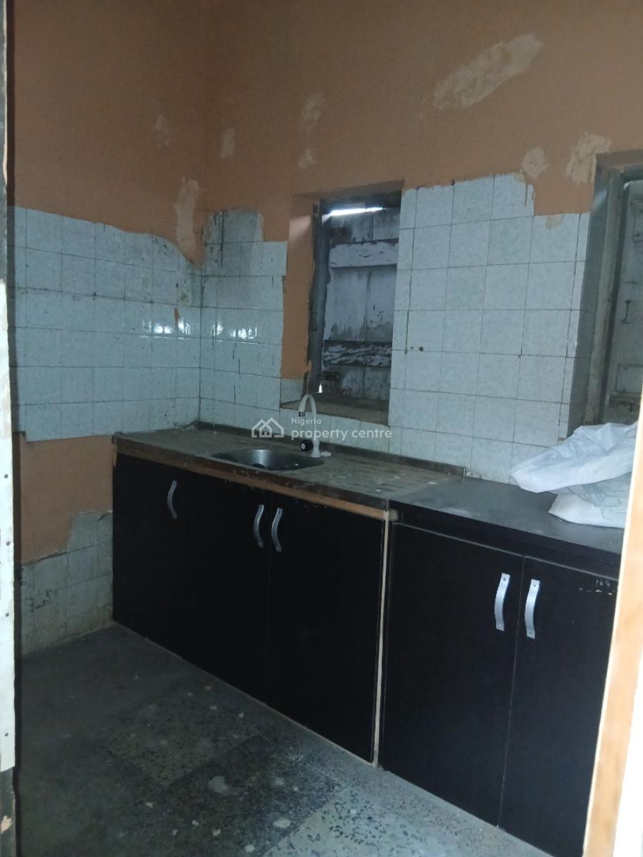 Space Longer Excellent 3 Bedroom + Bq (old House), Yaba, Lagos, Flat / Apartment for Rent