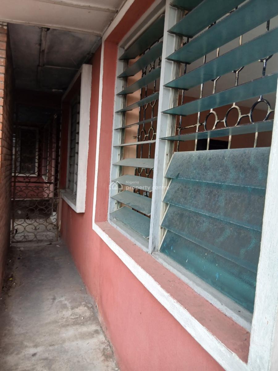 Space Longer Excellent 3 Bedroom + Bq (old House), Yaba, Lagos, Flat / Apartment for Rent