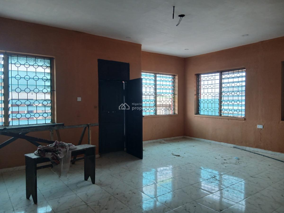 Space Longer Excellent 3 Bedroom + Bq (old House), Yaba, Lagos, Flat / Apartment for Rent