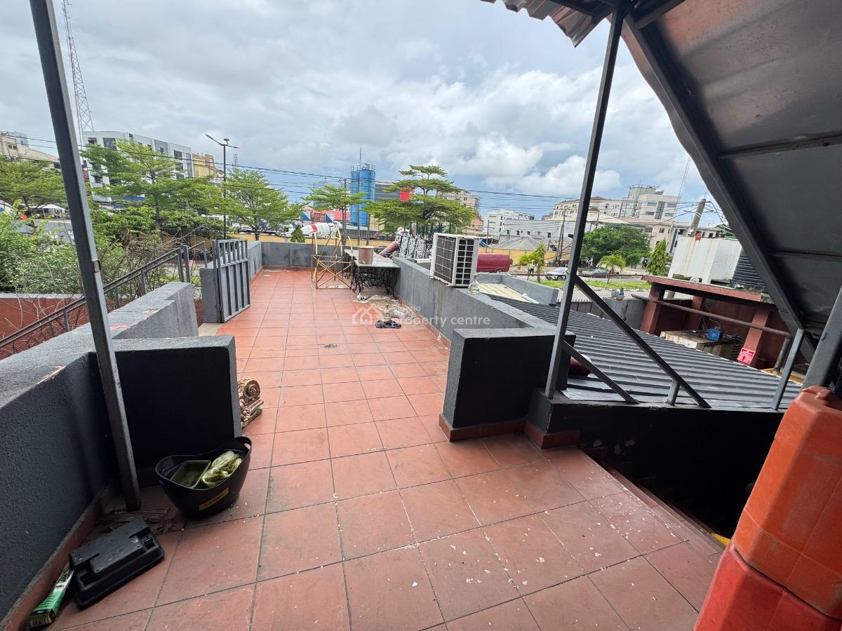 a Lounge Space Sitting on 1,200sqm Land Area in V/i, Victoria Island, Victoria Island (vi), Lagos, Restaurant / Bar for Rent