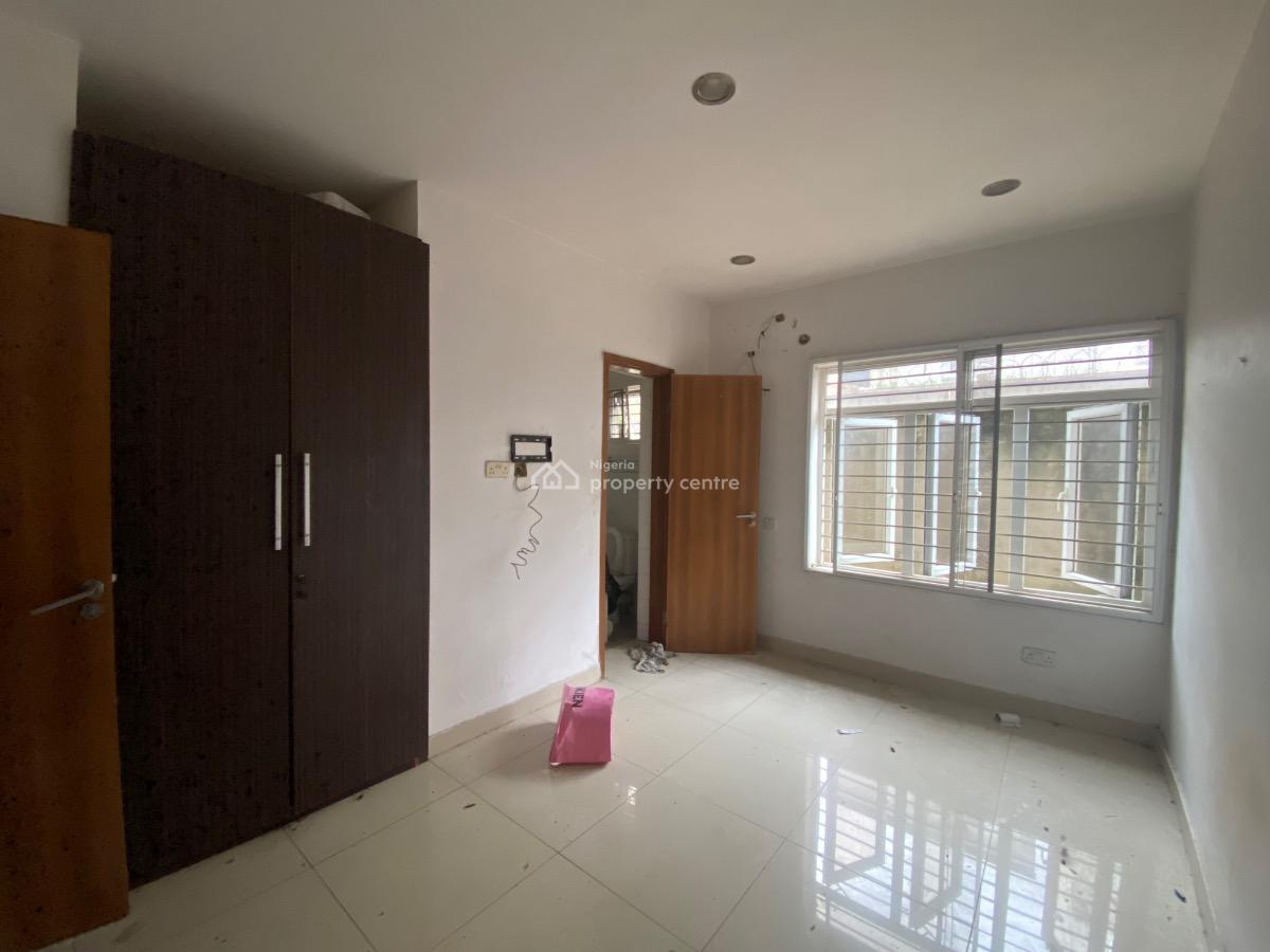 a Spacious 2bedroom, Lekki Phase 1, Lekki, Lagos, Flat / Apartment for Rent