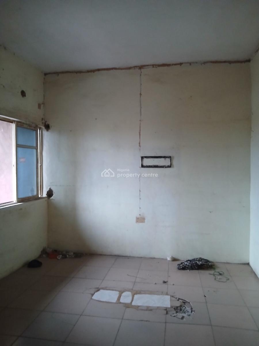 Decent Nice 2 Bedroom, Yaba, Lagos, Flat / Apartment for Rent