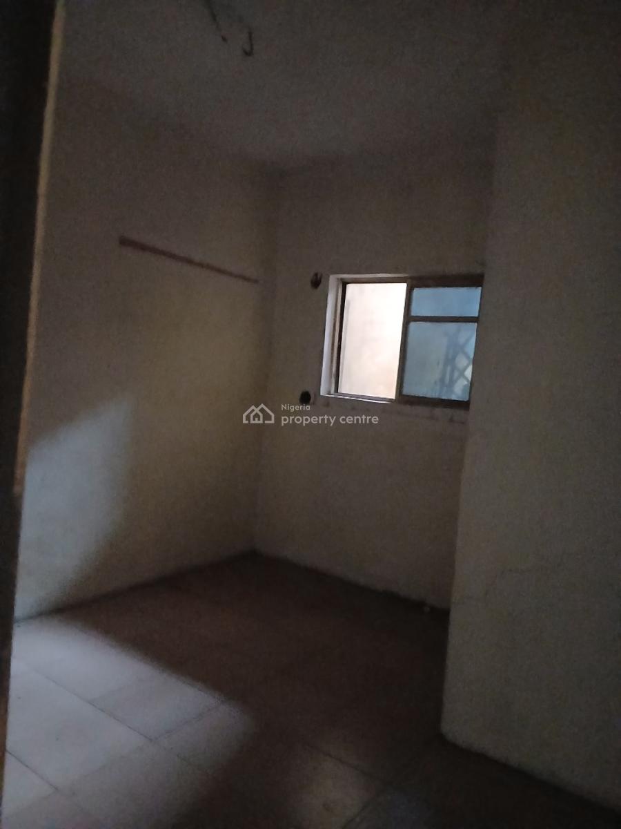 Decent Nice 2 Bedroom, Yaba, Lagos, Flat / Apartment for Rent