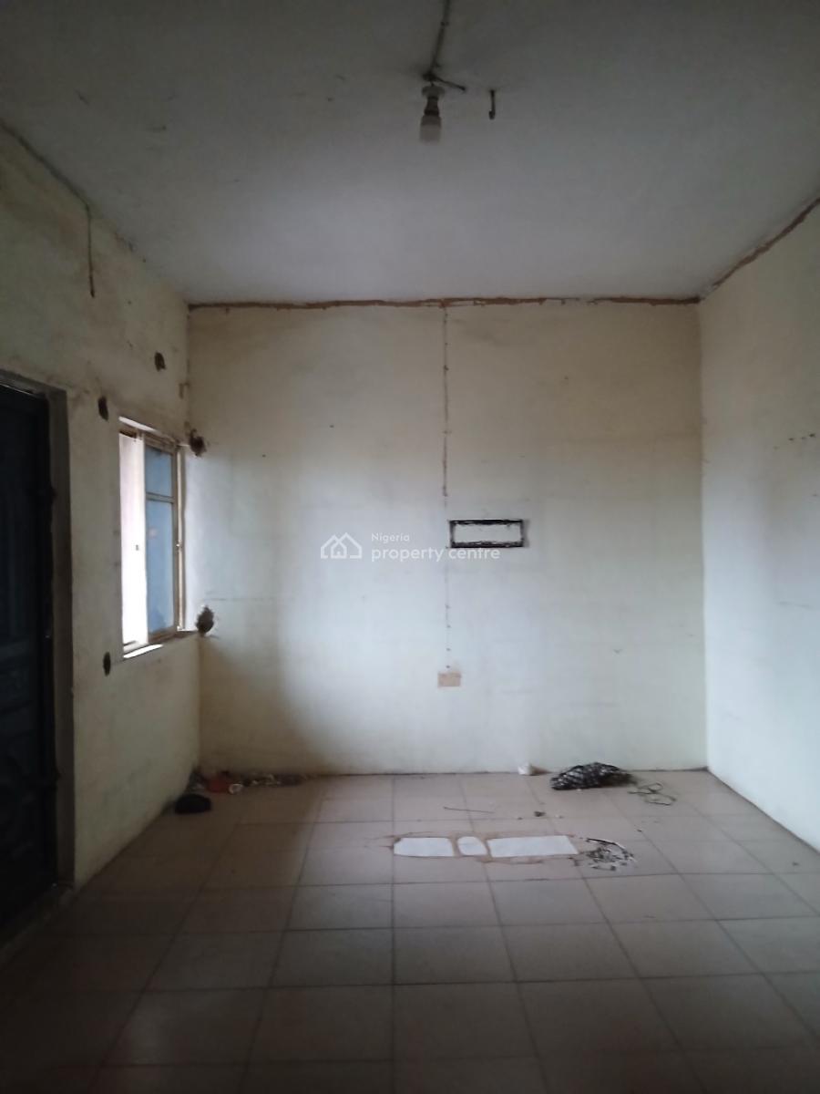 Decent Nice 2 Bedroom, Yaba, Lagos, Flat / Apartment for Rent