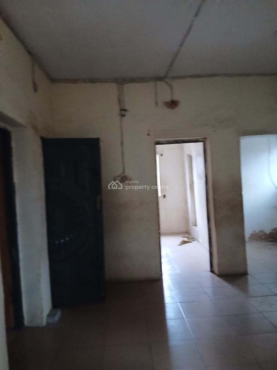 Decent Nice 2 Bedroom, Yaba, Lagos, Flat / Apartment for Rent
