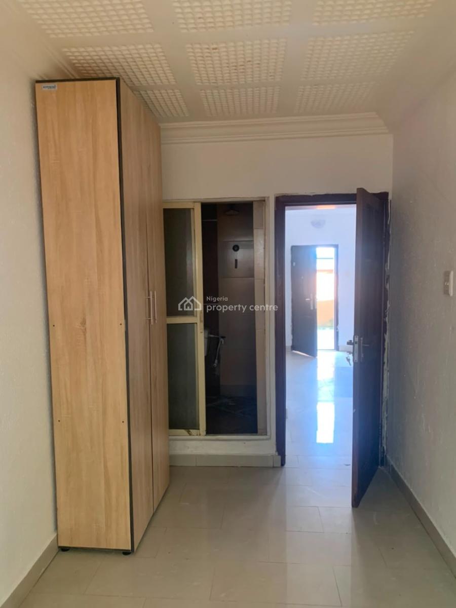 Spacious Luxury Shared Apartment with Excellent Features, Mobil Road, Ilaje, Ajah, Lagos, Flat / Apartment for Rent