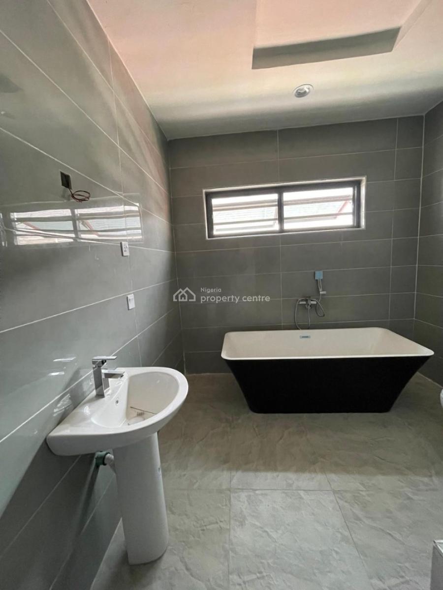 Luxury 4-bedroom Terrace Duplex with Bq -- ₦330m, 4 Bedrooms -- All En-suite  Smart Home Features  Spacious Compound  S, Lekki, Lagos, Terraced Duplex for Sale