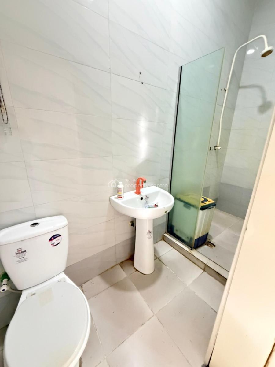 Single Room Upstairs in a Shared Apartment Upstairs, Osapa London, Osapa, Lekki, Lagos, Flat / Apartment for Rent