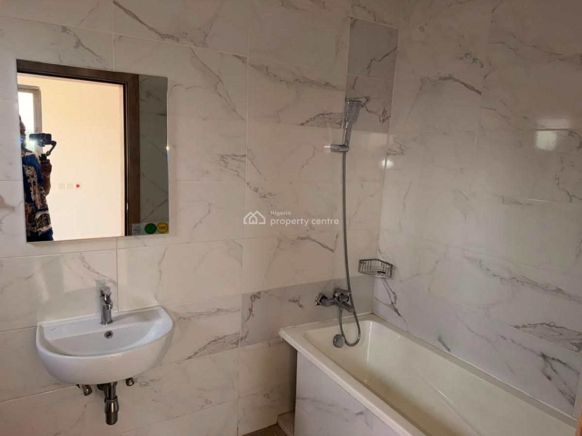 Luxurious 3 Bedroom/penthouse, Life Camp/jabi Airport Road., Jabi, Abuja, Block of Flats for Sale