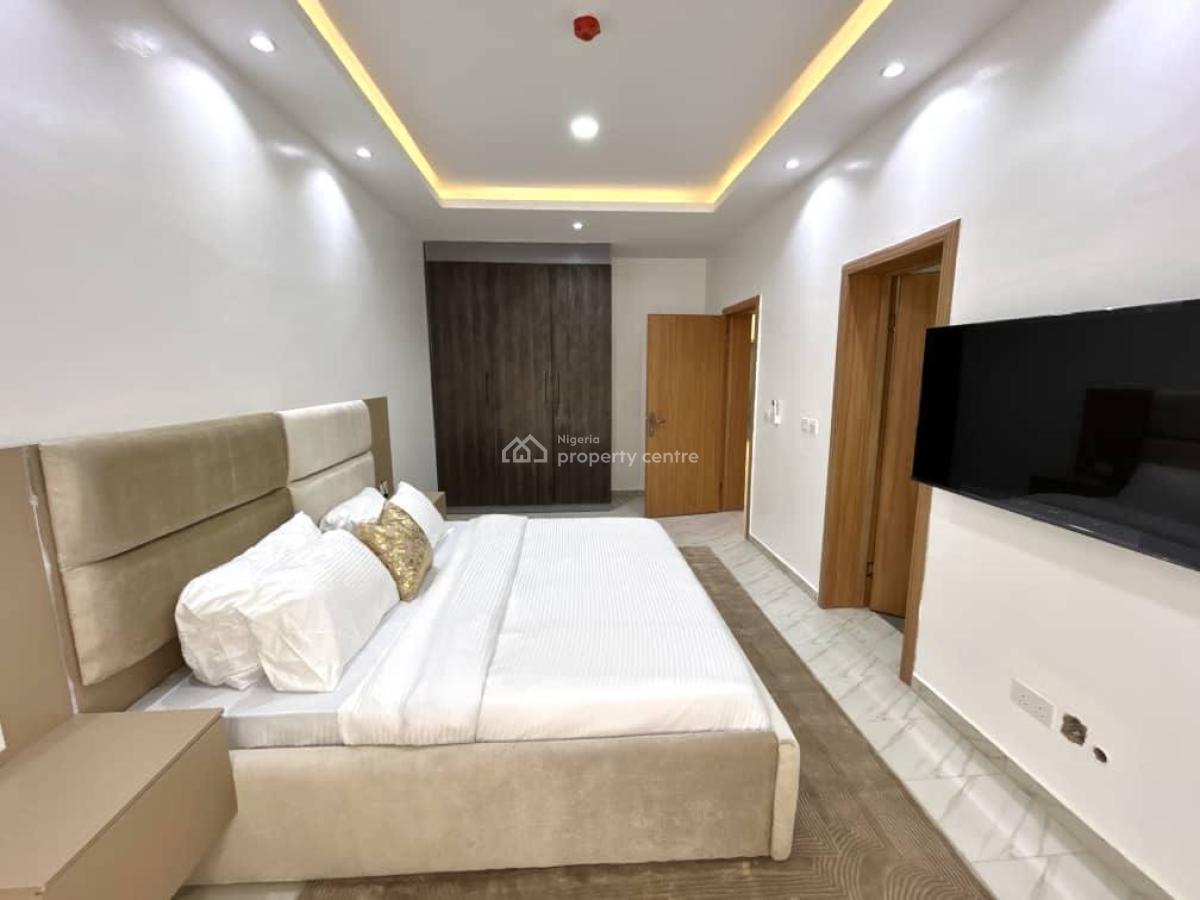 Luxury 2 Bedroom Waterfront Apartment Is Available at Admiralty Way,, Lekki Phase 1, Lekki, Lagos, Flat / Apartment Short Let