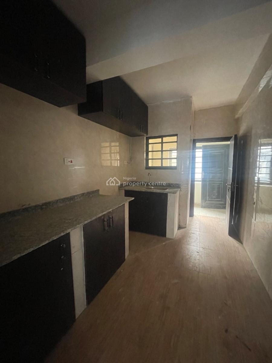 Neatly Structured 3 Apartment, Yaba, Lagos, Flat / Apartment for Rent
