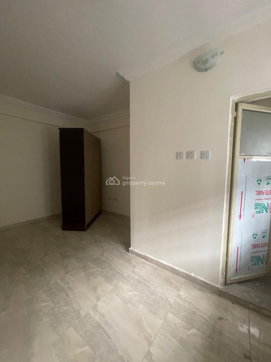 Neatly Structured 3 Apartment, Yaba, Lagos, Flat / Apartment for Rent
