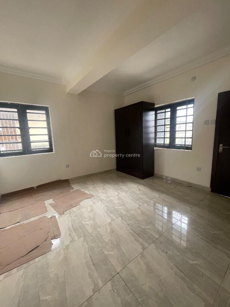Neatly Structured 3 Apartment, Yaba, Lagos, Flat / Apartment for Rent