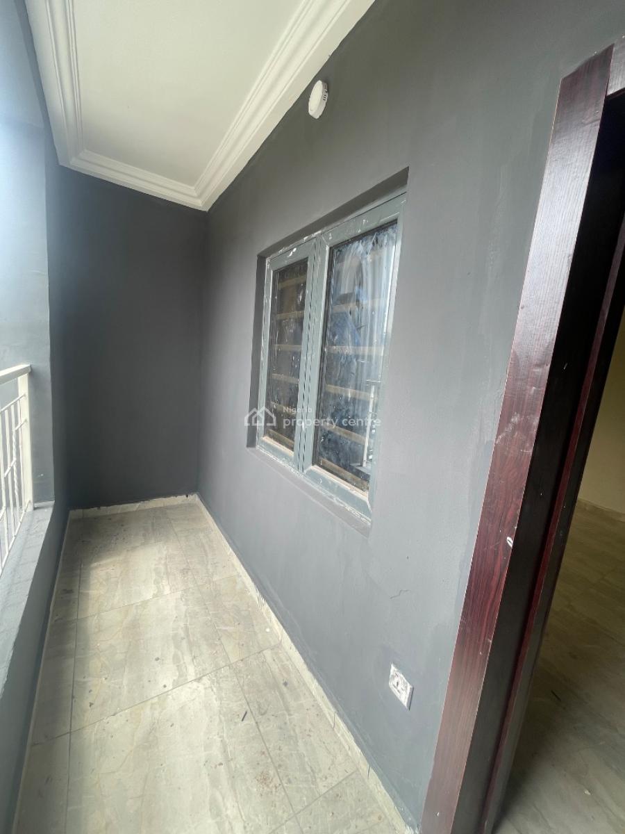 Neatly Structured 3 Apartment, Yaba, Lagos, Flat / Apartment for Rent