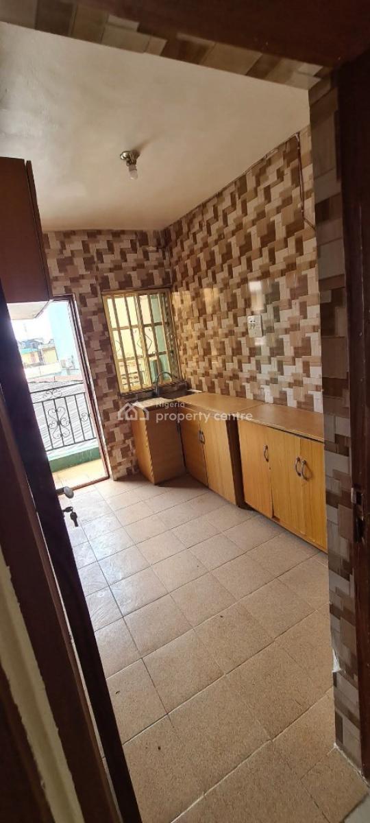 Spacious 3 Bedroom Apartment Upstairs, Off Kosoko Road, Ojodu Berger, Ojodu, Lagos, Flat / Apartment for Rent