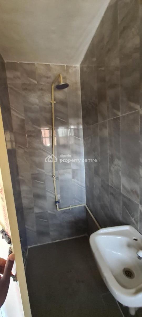 Spacious 3 Bedroom Apartment Upstairs, Off Kosoko Road, Ojodu Berger, Ojodu, Lagos, Flat / Apartment for Rent