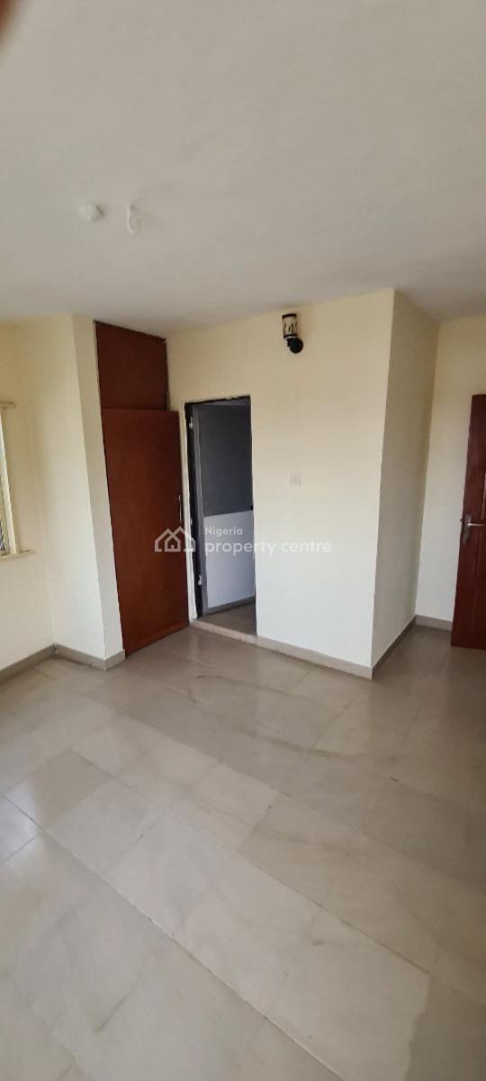 Spacious 3 Bedroom Apartment Upstairs, Off Kosoko Road, Ojodu Berger, Ojodu, Lagos, Flat / Apartment for Rent