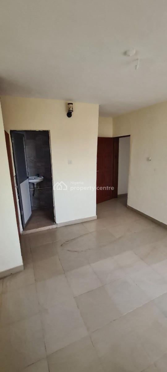 Spacious 3 Bedroom Apartment Upstairs, Off Kosoko Road, Ojodu Berger, Ojodu, Lagos, Flat / Apartment for Rent