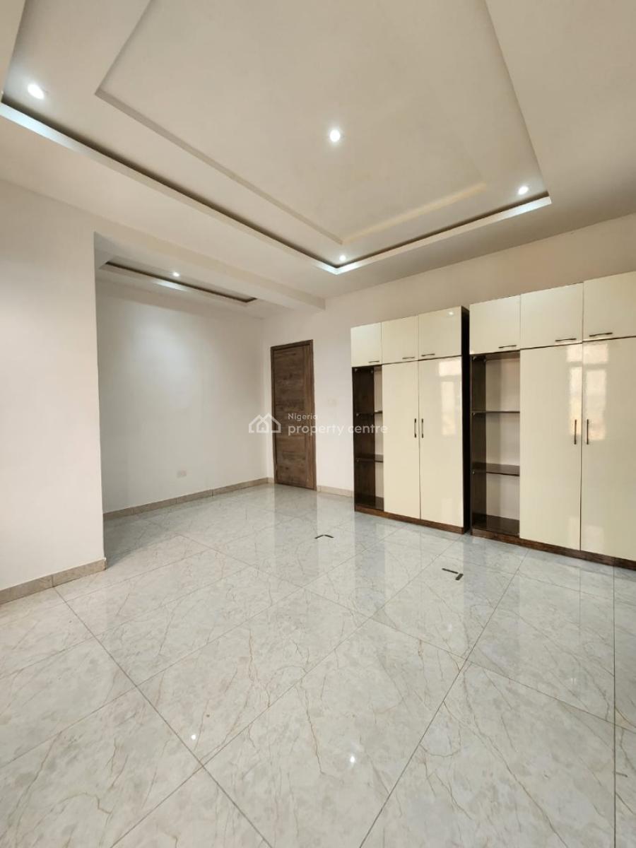 Luxury 3 Bedroom Apartment + Bq + Elevator, 24hrs Power, Off Admiralty Way, Lekki Phase 1, Lekki, Lagos, Flat / Apartment for Rent
