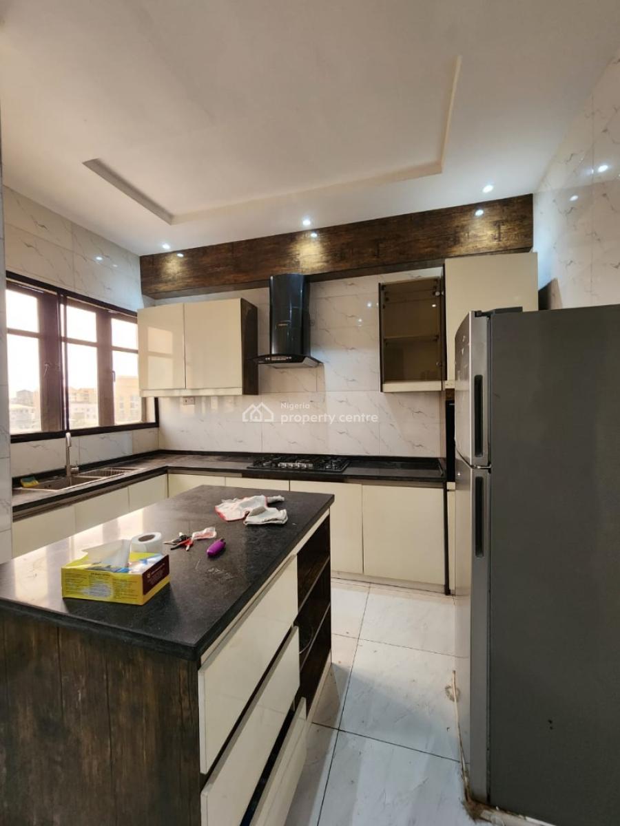 Luxury 3 Bedroom Apartment + Bq + Elevator, 24hrs Power, Off Admiralty Way, Lekki Phase 1, Lekki, Lagos, Flat / Apartment for Rent