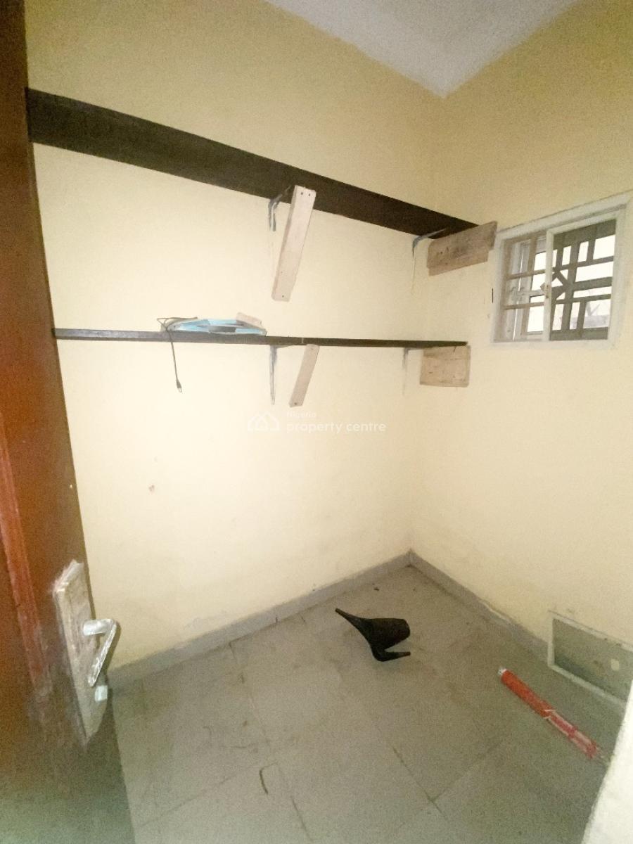 a Well Maintained Spacious 3 Bedroom Flat, Gra Phase 1, Magodo, Lagos, Flat / Apartment for Rent