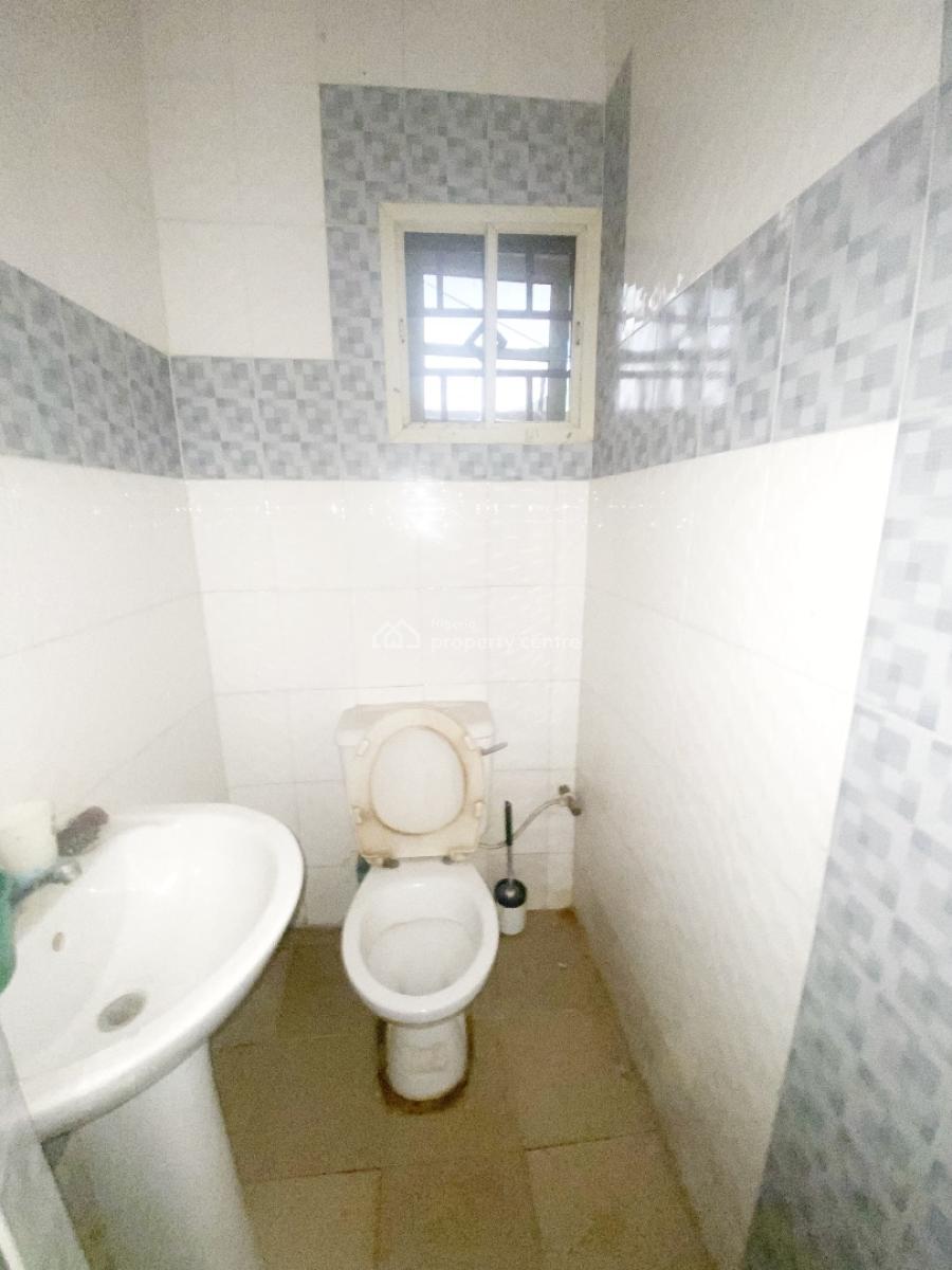 a Well Maintained Spacious 3 Bedroom Flat, Gra Phase 1, Magodo, Lagos, Flat / Apartment for Rent