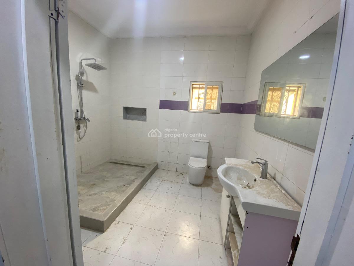a Spacious 5bedroom Detached House with 2bq, Lekki Phase 1, Lekki, Lagos, Office Space for Rent