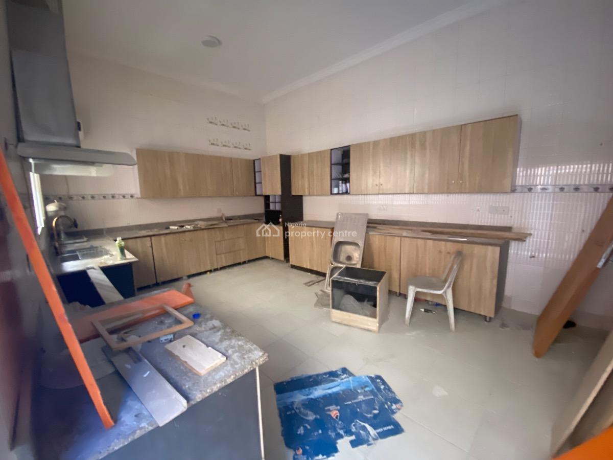 a Spacious 5bedroom Detached House with 2bq, Lekki Phase 1, Lekki, Lagos, Office Space for Rent