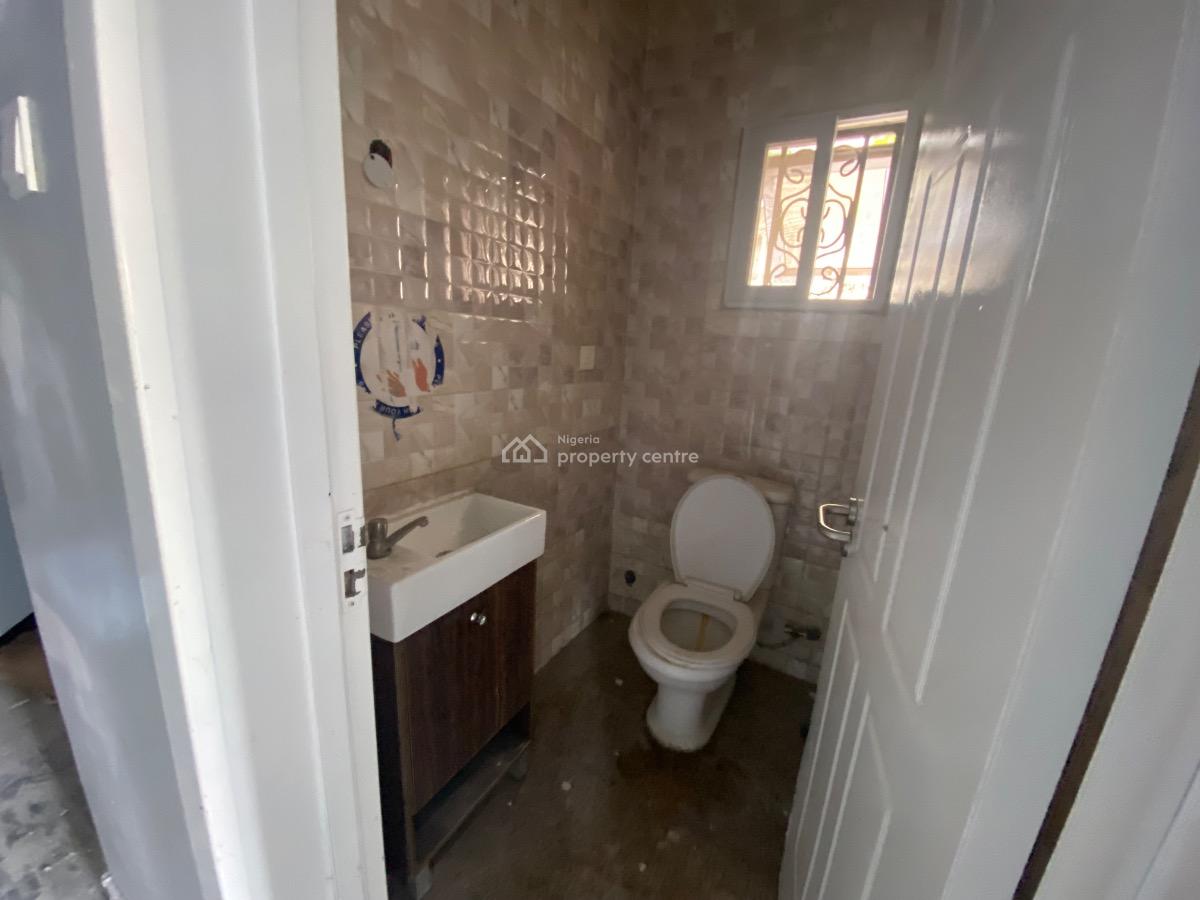 a Spacious 5bedroom Detached House with 2bq, Lekki Phase 1, Lekki, Lagos, Office Space for Rent