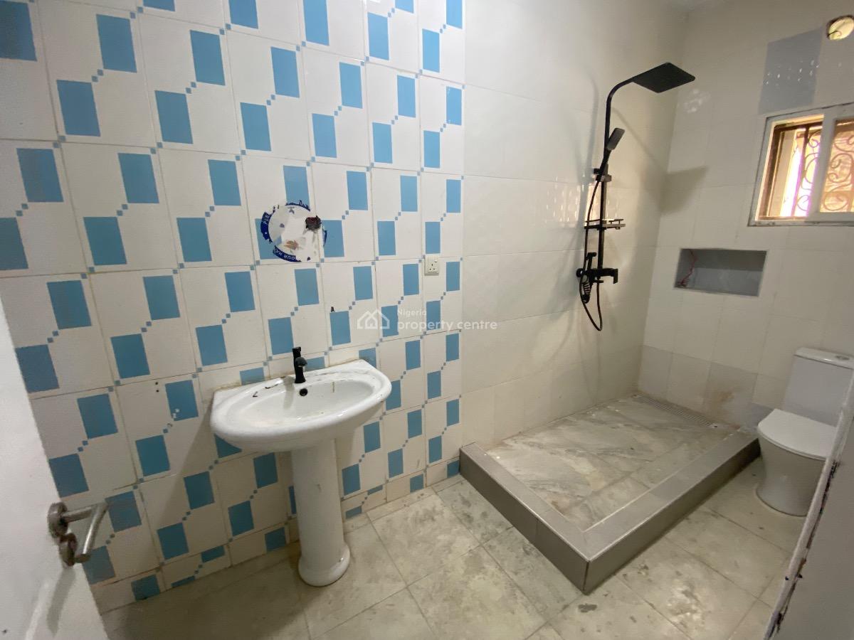 a Spacious 5bedroom Detached House with 2bq, Lekki Phase 1, Lekki, Lagos, Office Space for Rent