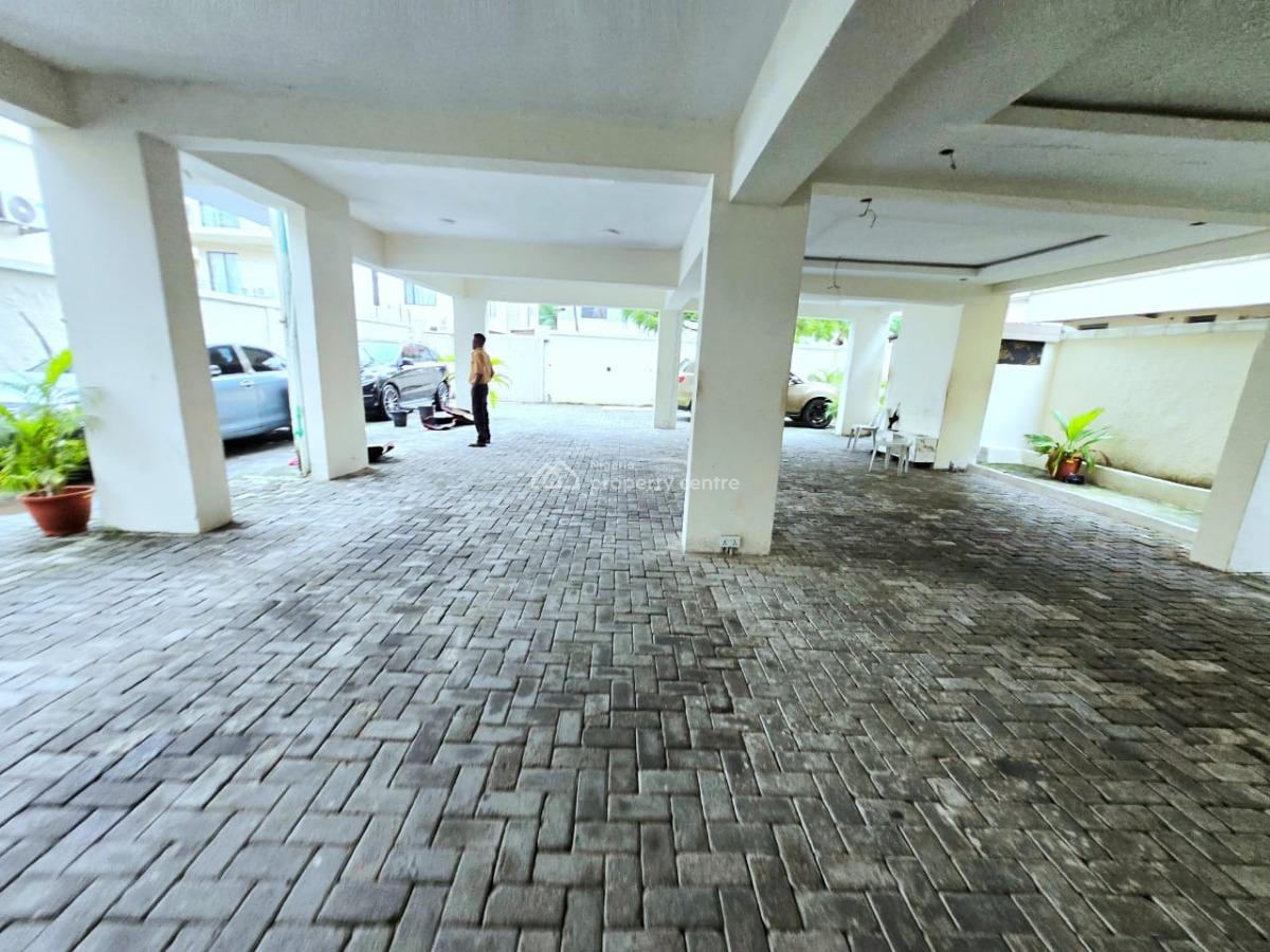 Well Maintained 2 Bedroom Apartment, Lekki Phase 1, Lekki, Lagos, Flat / Apartment for Rent