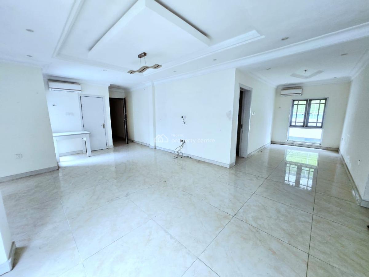 Well Maintained 2 Bedroom Apartment, Lekki Phase 1, Lekki, Lagos, Flat / Apartment for Rent