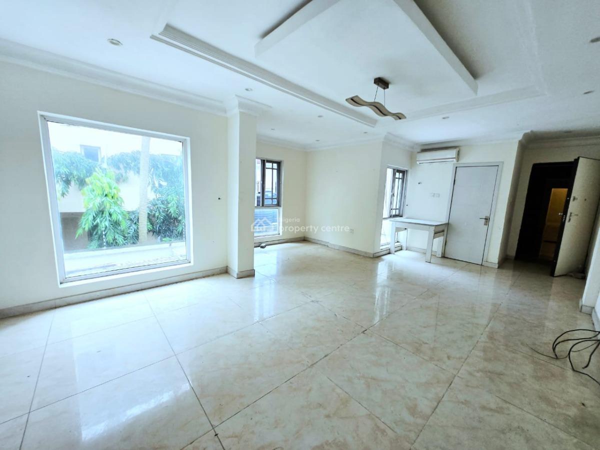 Well Maintained 2 Bedroom Apartment, Lekki Phase 1, Lekki, Lagos, Flat / Apartment for Rent