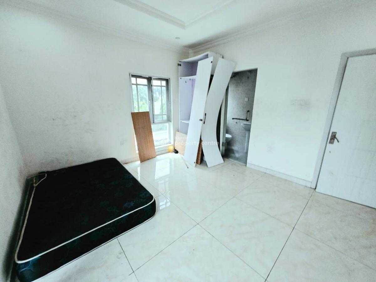 Well Maintained 2 Bedroom Apartment, Lekki Phase 1, Lekki, Lagos, Flat / Apartment for Rent