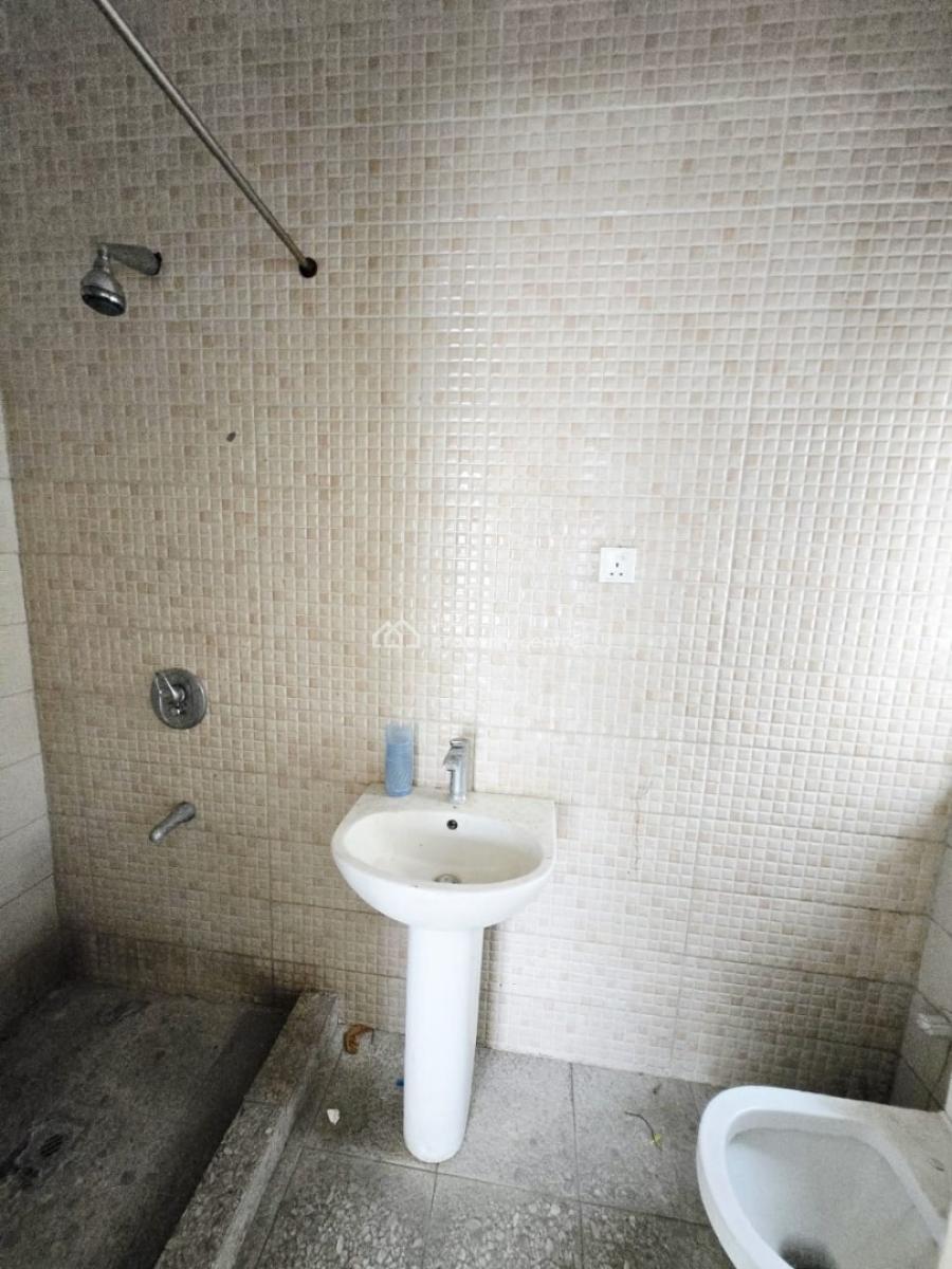 Well Maintained 2 Bedroom Apartment, Lekki Phase 1, Lekki, Lagos, Flat / Apartment for Rent