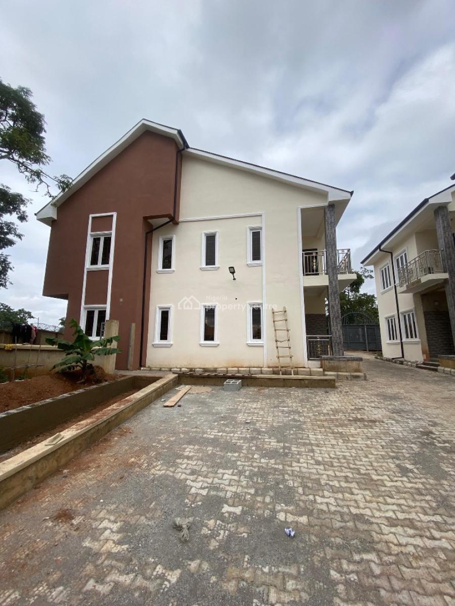 Executive Semi-detached Luxury in Gaduwa  4-bedroom Terraces with Bq, Gaduwa, Abuja, Semi-detached Duplex for Sale